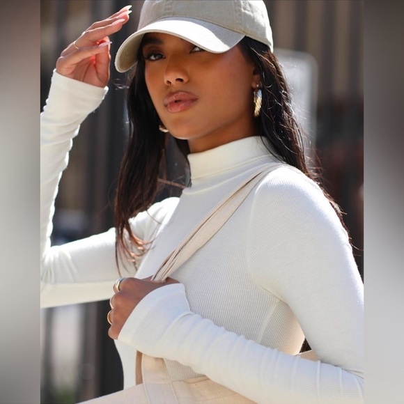 Joah Brown Tops - Joah Brown class turtleneck long sleeve cream XS/S